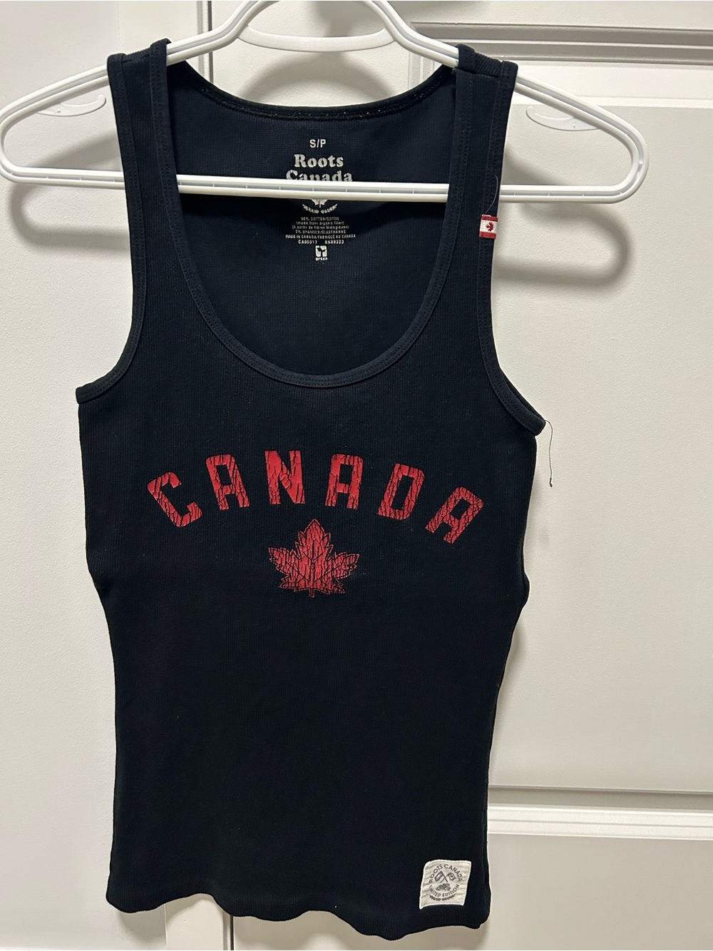Preowned Women’s Roots Canada Black Tank Top w/ Red Canada Size Small Minor Wear